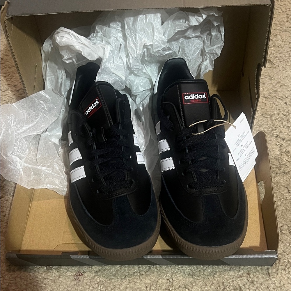 Adidas Men’s Sambas Size 7 NEW IN BOX WITH TAGS
